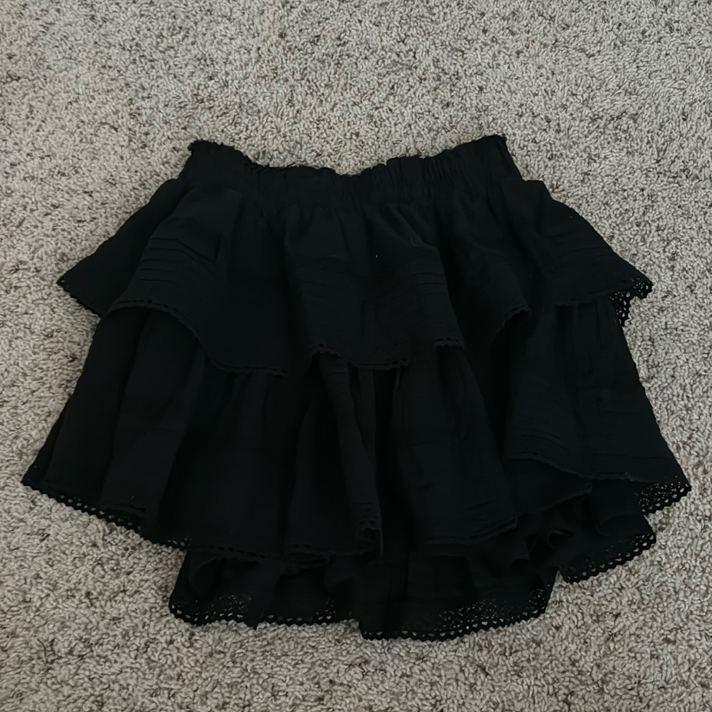 black skirt